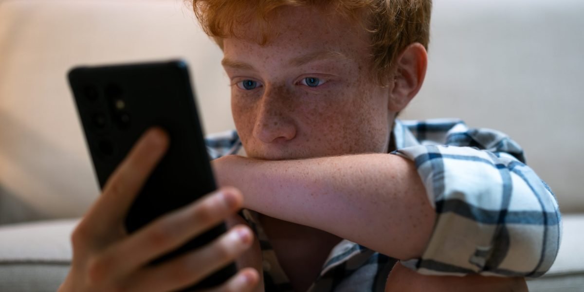 Adolescentes trocando namoradas reais por IA: conforto agora, problema depois