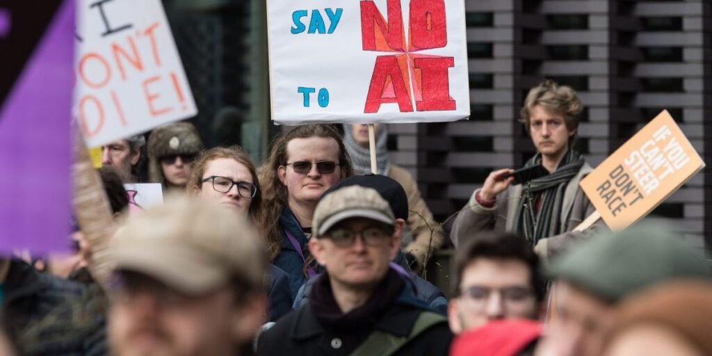 Revolta contra IA sai da internet e começa a virar violência