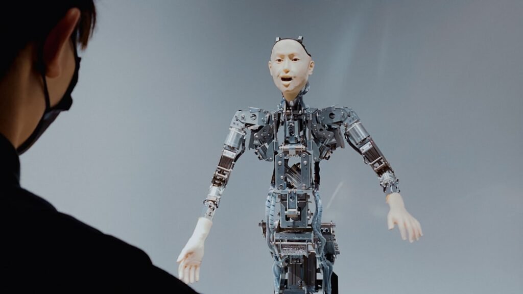 Demonstração de robô quase vira pesadelo ao vivo