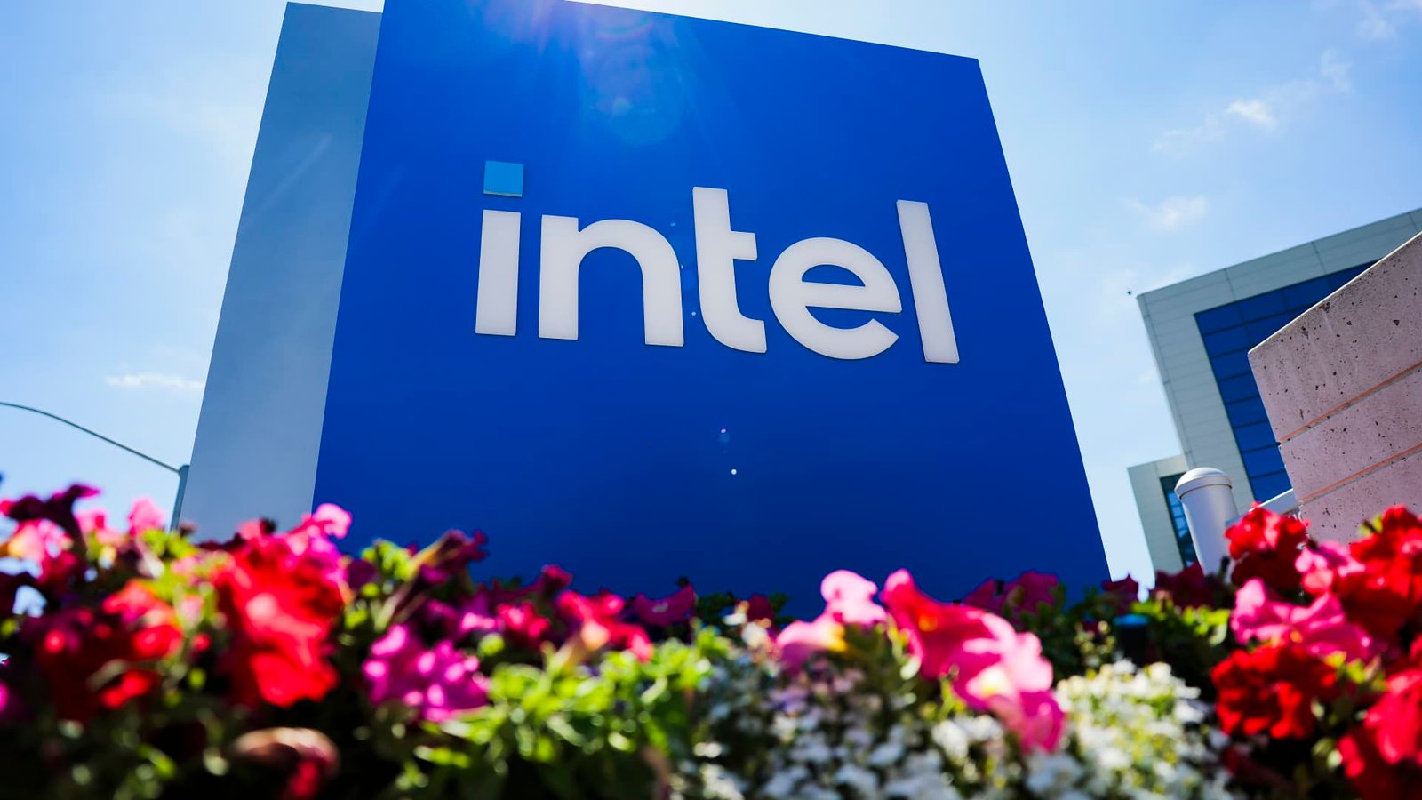 Intel amplia oferta de ações para US$ 20 bilhões surfando na onda da IA