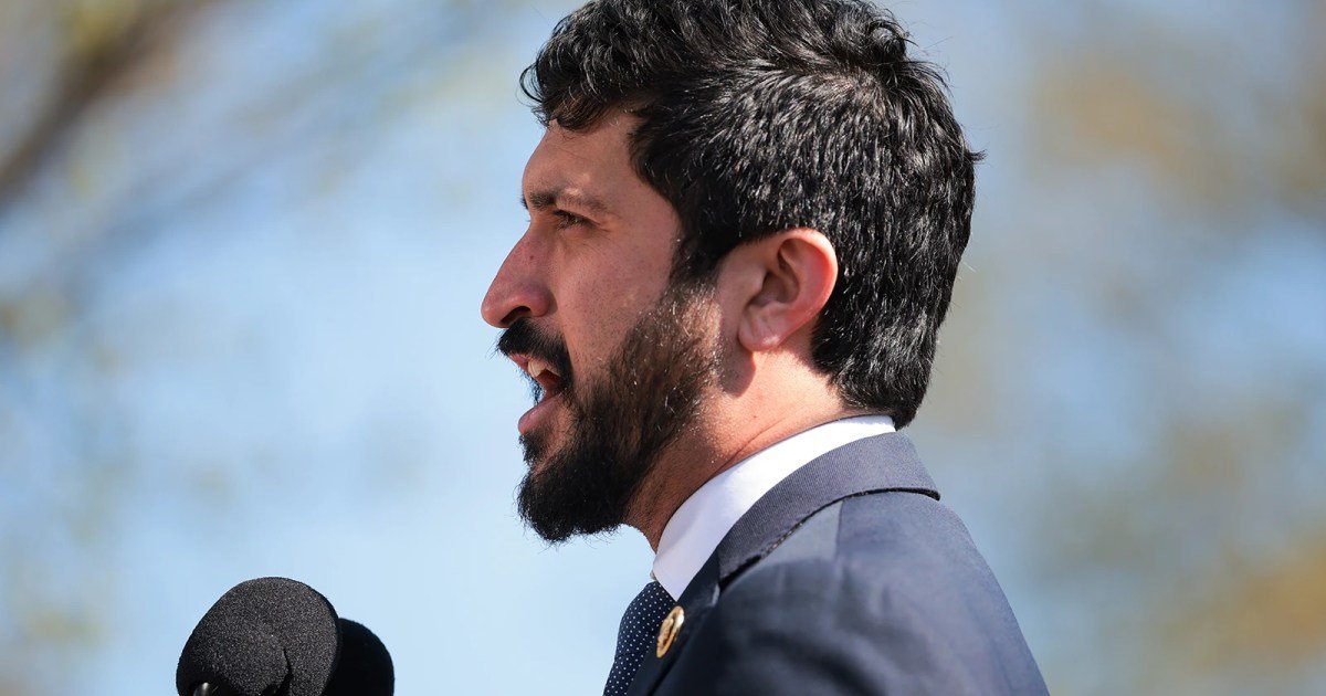 Líder progressista quer Democratas longe do dinheiro da IA